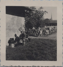 Suisse, Reichenbach, Garçon portant les cloches à vache (sonnailles), Tirage vin