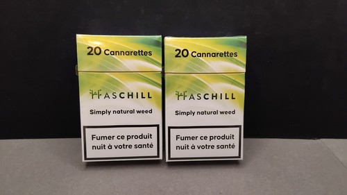 Lot paquets de - de, cigarettes