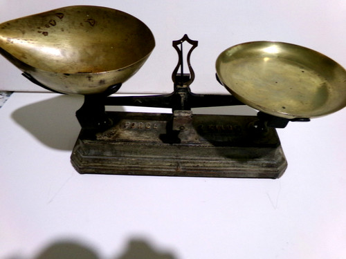 Petite balance ancienne - petite,