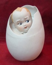 Figurine Bebe oeuf Piano Baby