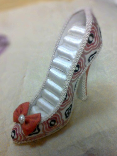High heeled shoe - shaped, ring