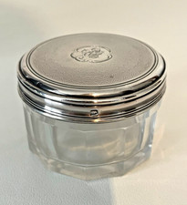 Pot nécessaire de toilette