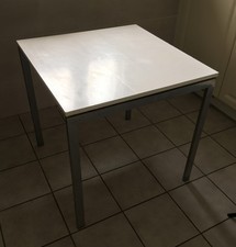 Table carrée blanche Mella d'Ikea - 75 x 75 x H 74cm
