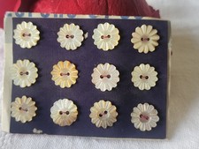 Rare petite plaque boutons