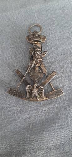 Insigne medaille rose croix - medaille,