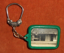 Porte-clés Bar restaurant AU METRO R. Baudin LEVALLOIS Photo de la vitrine ANCRE