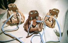 bourse d'inspiration médiévale en cuir couleur camel