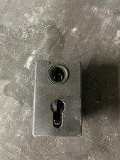 Serrure pour porte de garage sectionnelle 