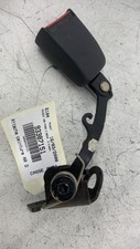 Attache ceinture arriere droit