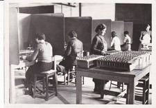 ARMEMENT ENCARTOUCHAGE DES PROJECTILES DE 20 mm PESEE DE LA CHARGE  REMPLISSAGE