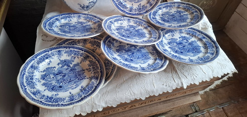 Assiettes plates g - 7, k.g