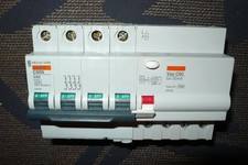 DISJONCTEUR DIFFERENTIEL TETRA. 63A 30mA COURBE C TYPE AC, MERLIN GERIN 63AMPERE