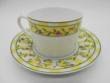 TASSE EN PORCELAINE ANCIENNE