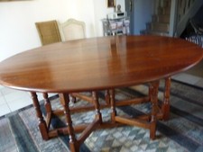 Table anglaise Gate Leg ovale à 2 abattants en merisier.