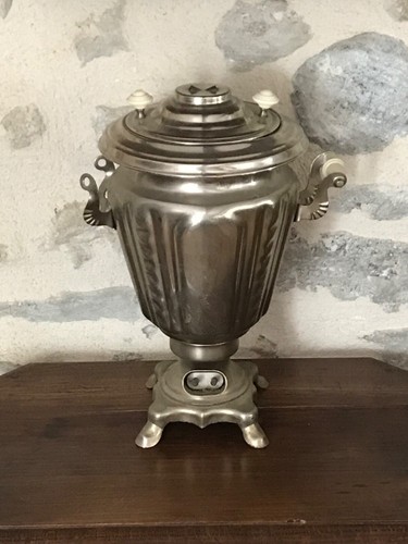 Ancien samovar métallique