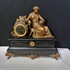 Pendule ancienne en onyx et régule doré à décor d'une femme - XIXe