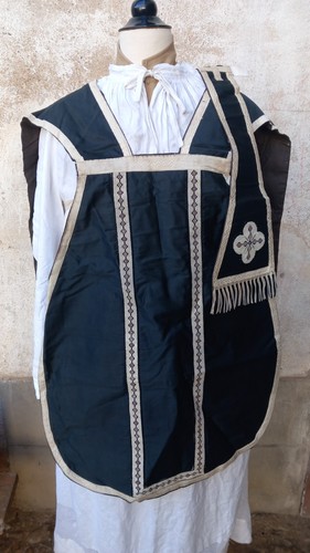 Chasuble prêtre vêtement - prêtre,