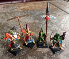 Lot de 4 hauts elfes peints en