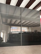 Armoire grise anthracite moderne avec beaucoup de rangement