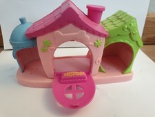 Hasbro LPS Littlest Petshop Maison niches pour chiens rose bleue et verte 