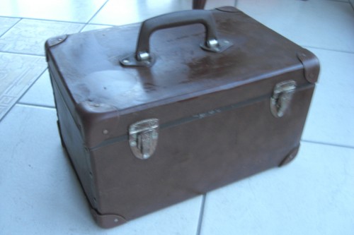 Jolie valisette ancienne - , en