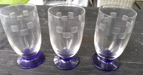 Anciens verres pied - anciens, à