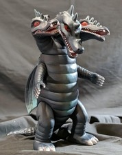 Monstre géant à trois têtes