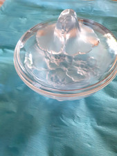 Bonbonnière /verre ou cristal opaque blanc -et clair ....  Lalique ?