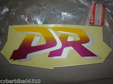 SUZUKI  DR 650 -  EMBLEME STICKER AUTOCOLLANT NEUF !!!  ref 68681-13D00-FOE