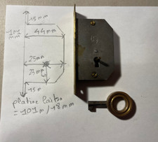 Serrure ancienne ,avec Clef pour meuble ( armoire ... )
