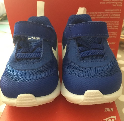 Neuves baskets bébé nike air - neuves,