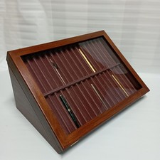Vitrine En Bois Revêtue De