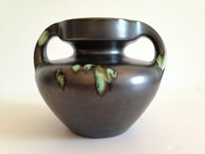 ancien et superbe vase en  céramique noir pétrole signature à identifier 