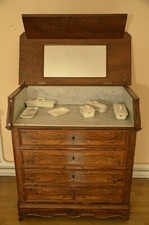Coiffeuse ancienne + Ensemble de toilette ( broc, cuvette, porte savon, etc ...)