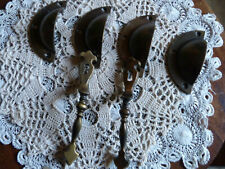    DEUX CACHES SERRURE BRONZE avecQUATRE POIGNEES