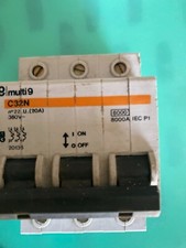 MERLIN GERIN disjoncteur C32N 3P U 20A 20135