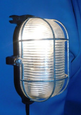 LAMPE DE COURSIVE HUBLOT HP EN VERRE PRESSÉ HOLOPHANE ET BAKÉLITE . APPLIQUE