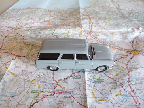 Peugeot 404 break gris - 404,