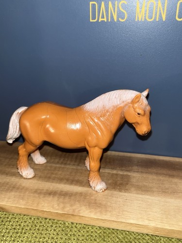 Cheval trait bullyland - trait,