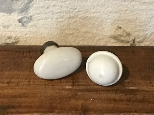Lot deux boutons - deux, porte