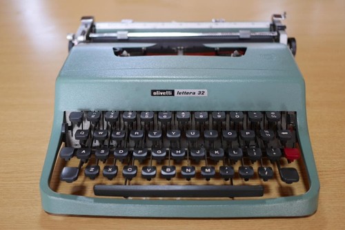 Olivetti typewriter lettera - , 32