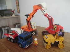 lot playmobil & Dickie toys 2 pelleteuses , rouleau & camion plateau + figurines