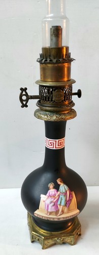 Lampe petrole faience scene - a,