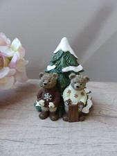 Tirelire Vintage Oursons à la Neige en Pulls d’Hiver sous un Sapin Enneigé