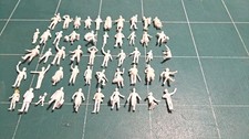 L2 LOT DE 50 PERSONNAGES HO A PEINDRE DIORAMA DECOR train electrique ho