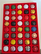 6. Superbe Lot De 40 Capsules Champagne Estampees Avec Et Sans Encoches Rare