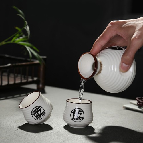 Ensemble service à saké - de,