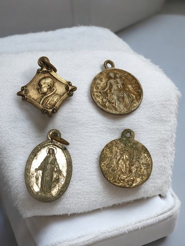 Lot médailles religieuses - 4,