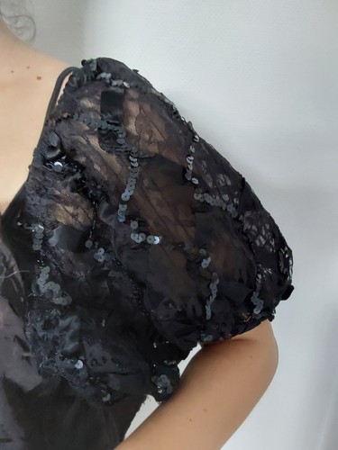 Manches une ancienne robe en - ancienne,