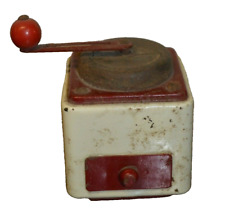 Ancien moulin à poivre en fer 